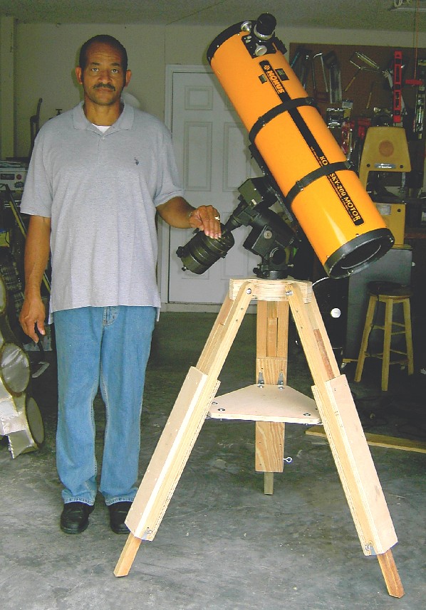 Gary Barabino standing next to the raised VSC "North Star" Field Tripod with the 8" f/5 Konus Konusky attached. Click to enlarge image!